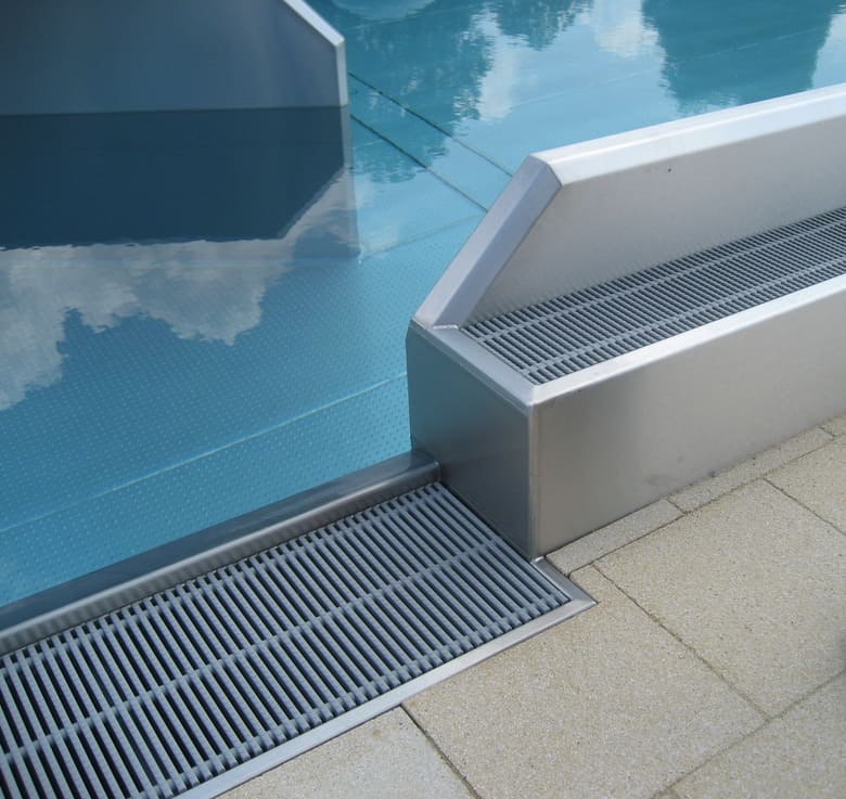 Goulottes de débordements, piscine en inox